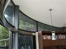 curved glass at front detail
