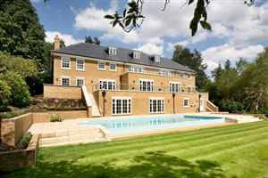 Large house in the countryside with swimming pool and Royal Chrome balustrades