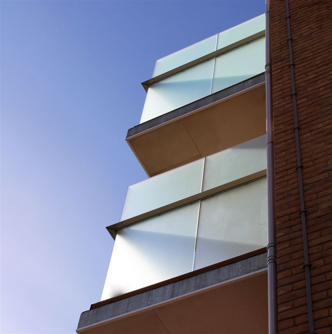 Infinity Glass Balustrades, Aerofoil Infinity Screen