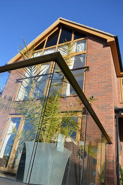 glass balustrade and glass balcony