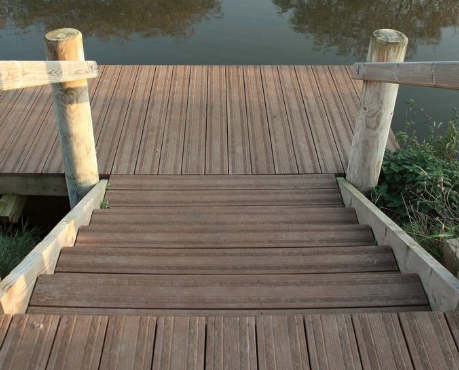 Composite Decking with extra gripping textured decking boards for non-slip